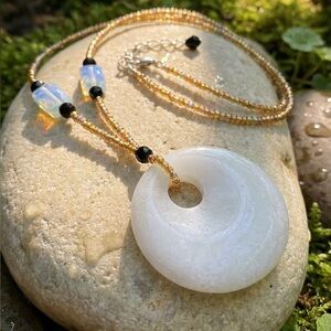 Elegant White and Gold Beaded Necklace